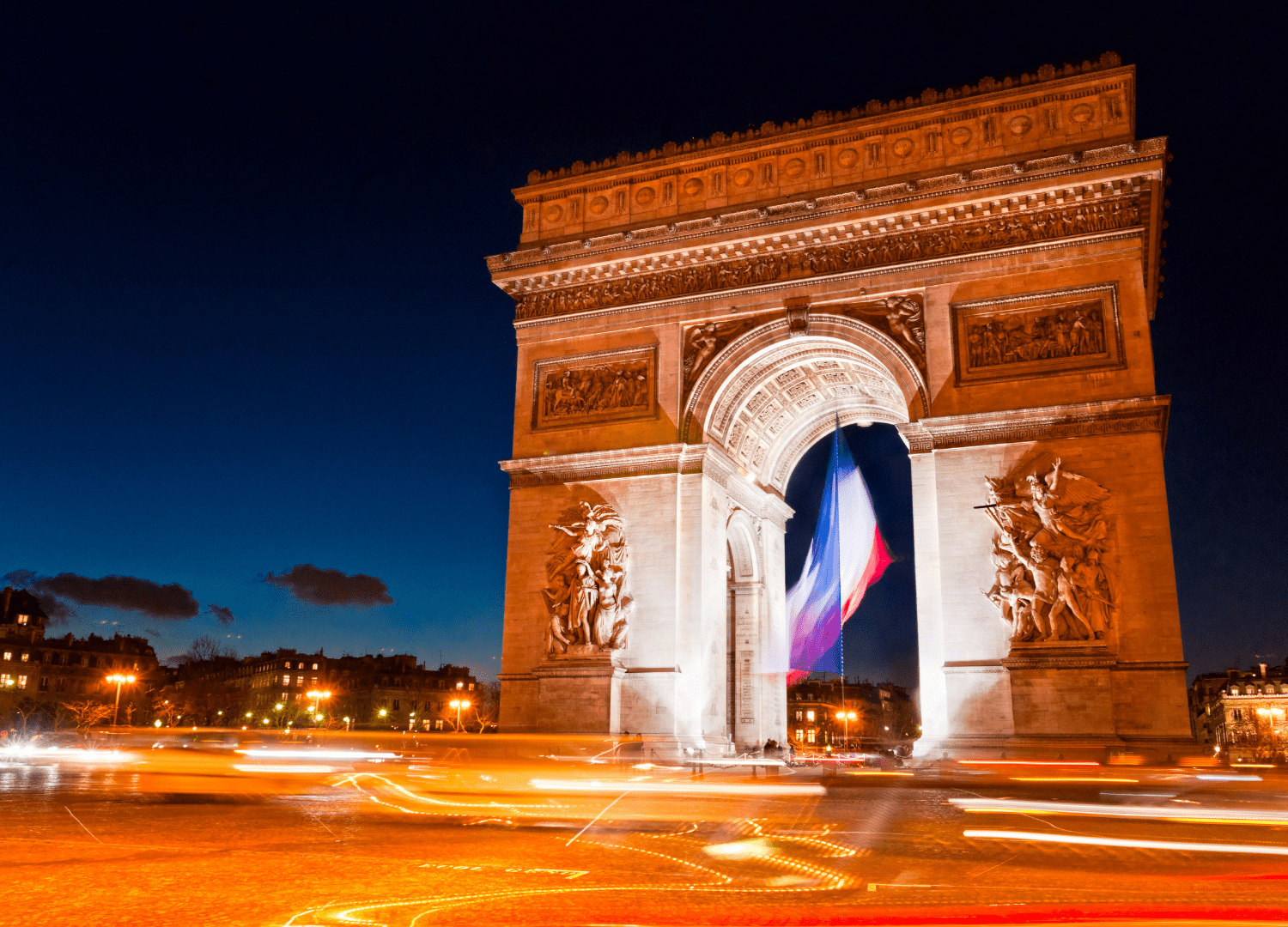 Arc de Triomphe de nuit illuminé